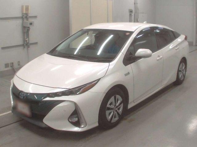 40070 Toyota Prius phv ZVW52 2018 г. (CAA Tokyo)